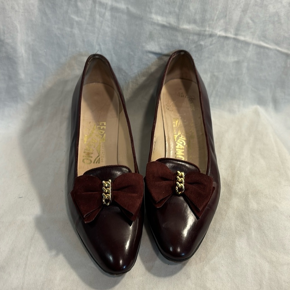 Salvatore Ferragamo Leather Bow Accent Pumps
Burgundy 8.5